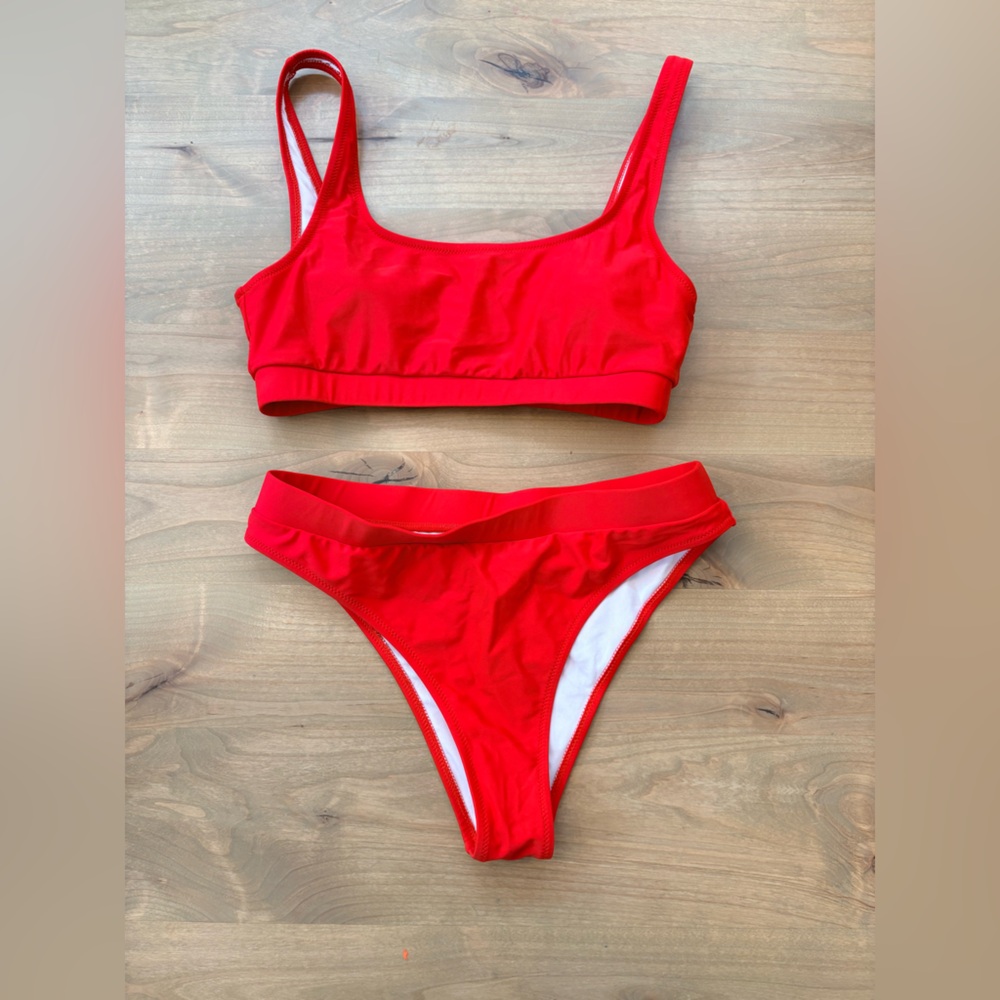 Red Women's Bikini Set - Sporty Scoop Top & Low-Rise Bottoms